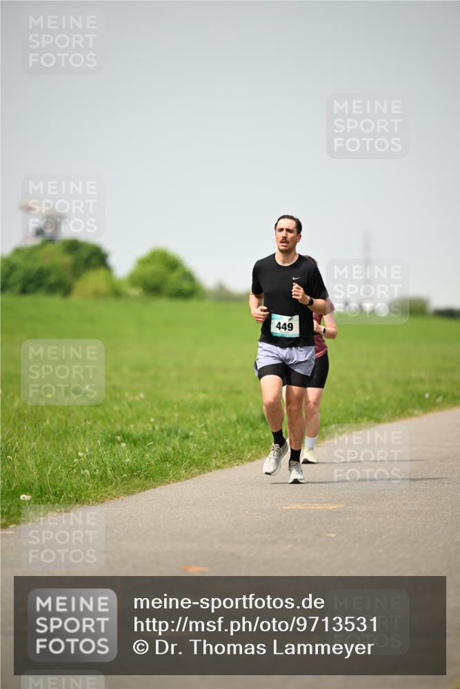 10.05.2026 - 8. Wedeler Halbmarathon Dr. Thomas Lammeyer http://msf.ph/oto/9713531 10.05.2026 12:14:34 Laufen 449 meine-sportfotos.de