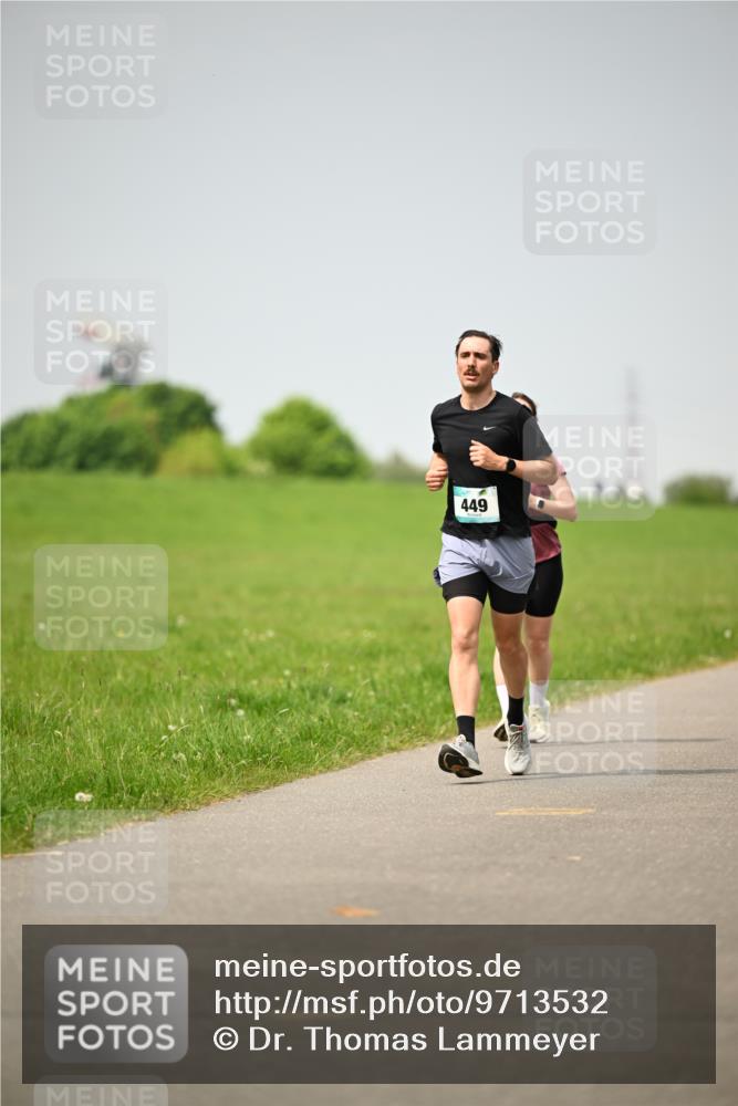 10.05.2026 - 8. Wedeler Halbmarathon Dr. Thomas Lammeyer http://msf.ph/oto/9713532 10.05.2026 12:14:34 Laufen 449 meine-sportfotos.de