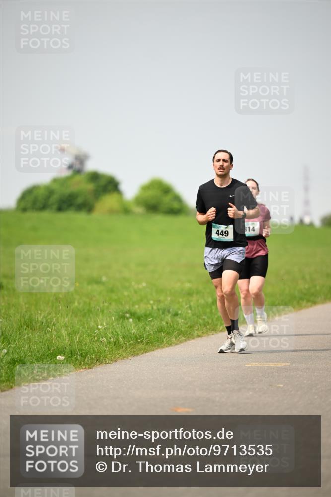 10.05.2026 - 8. Wedeler Halbmarathon Dr. Thomas Lammeyer http://msf.ph/oto/9713535 10.05.2026 12:14:35 Laufen 814, 449 meine-sportfotos.de