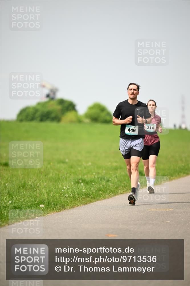 10.05.2026 - 8. Wedeler Halbmarathon Dr. Thomas Lammeyer http://msf.ph/oto/9713536 10.05.2026 12:14:35 Laufen 314, 449 meine-sportfotos.de