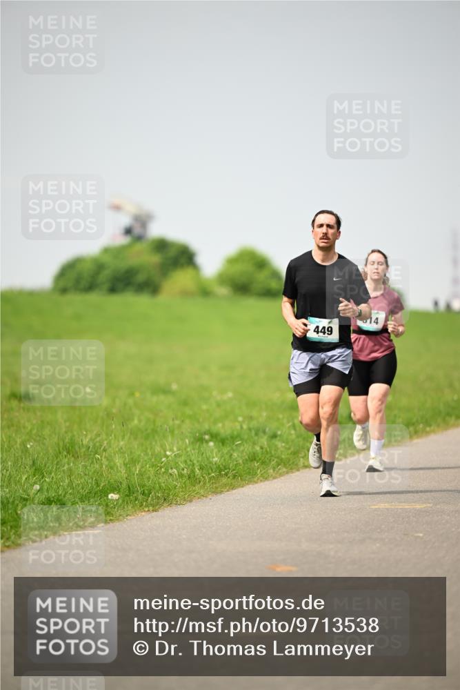 10.05.2026 - 8. Wedeler Halbmarathon Dr. Thomas Lammeyer http://msf.ph/oto/9713538 10.05.2026 12:14:35 Laufen 449 meine-sportfotos.de