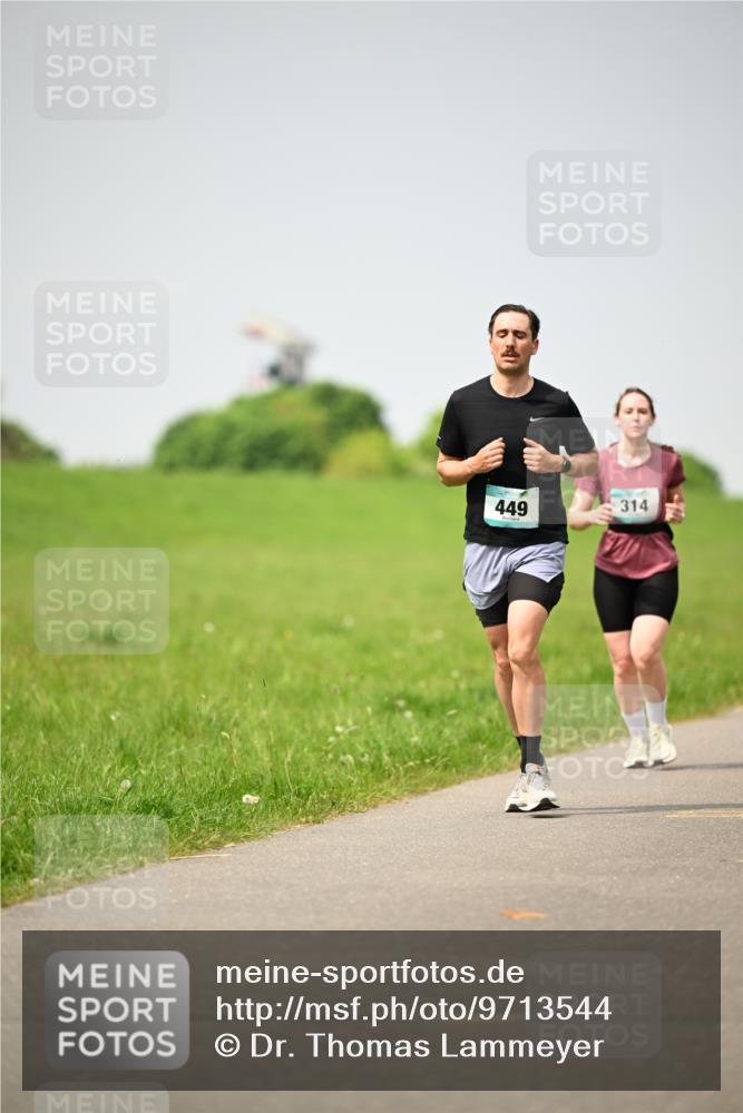 10.05.2026 - 8. Wedeler Halbmarathon Dr. Thomas Lammeyer http://msf.ph/oto/9713544 10.05.2026 12:14:36 Laufen 449, 314 meine-sportfotos.de