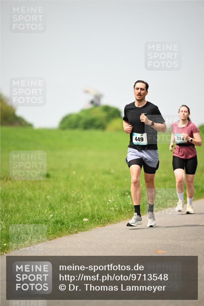 10.05.2026 - 8. Wedeler Halbmarathon Dr. Thomas Lammeyer http://msf.ph/oto/9713548 10.05.2026 12:14:36 Laufen 449, 314 meine-sportfotos.de