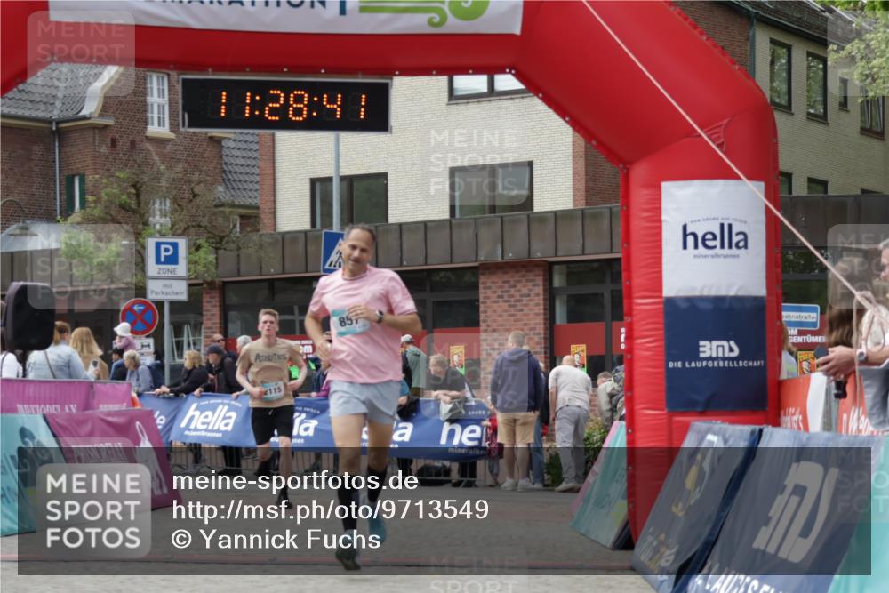 10.05.2026 - 8. Wedeler Halbmarathon Yannick Fuchs http://msf.ph/oto/9713549 10.05.2026 11:28:39 Ziel 857, 2115, 2138 meine-sportfotos.de