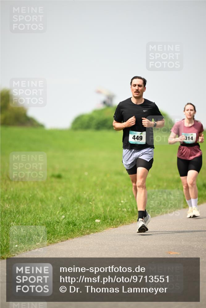 10.05.2026 - 8. Wedeler Halbmarathon Dr. Thomas Lammeyer http://msf.ph/oto/9713551 10.05.2026 12:14:36 Laufen 449, 314 meine-sportfotos.de