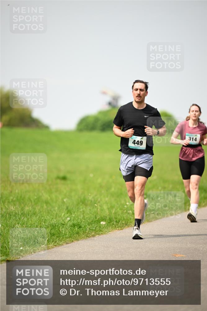 10.05.2026 - 8. Wedeler Halbmarathon Dr. Thomas Lammeyer http://msf.ph/oto/9713555 10.05.2026 12:14:36 Laufen 449, 314 meine-sportfotos.de