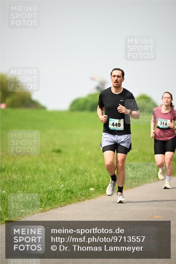 10.05.2026 - 8. Wedeler Halbmarathon Dr. Thomas Lammeyer http://msf.ph/oto/9713557 10.05.2026 12:14:37 Laufen 449, 314 meine-sportfotos.de