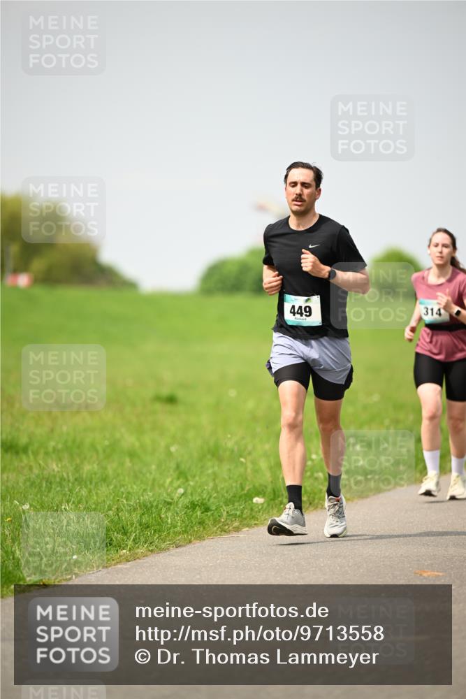 10.05.2026 - 8. Wedeler Halbmarathon Dr. Thomas Lammeyer http://msf.ph/oto/9713558 10.05.2026 12:14:37 Laufen 314, 449 meine-sportfotos.de
