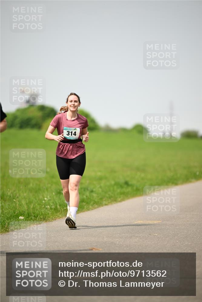 10.05.2026 - 8. Wedeler Halbmarathon Dr. Thomas Lammeyer http://msf.ph/oto/9713562 10.05.2026 12:14:38 Laufen 314 meine-sportfotos.de
