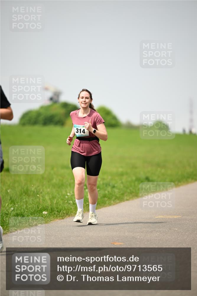 10.05.2026 - 8. Wedeler Halbmarathon Dr. Thomas Lammeyer http://msf.ph/oto/9713565 10.05.2026 12:14:38 Laufen 314 meine-sportfotos.de