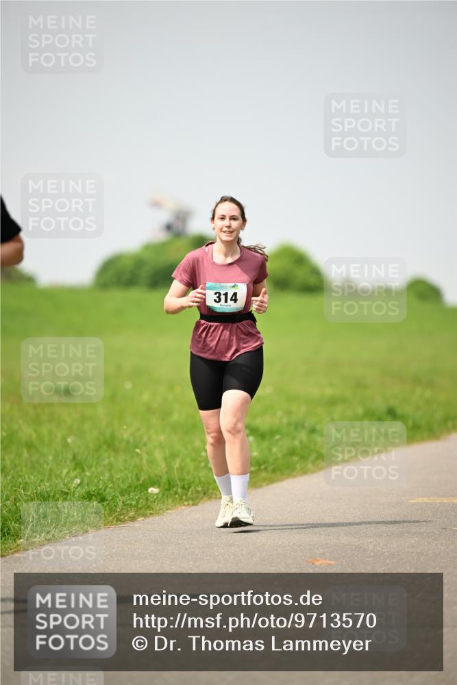 10.05.2026 - 8. Wedeler Halbmarathon Dr. Thomas Lammeyer http://msf.ph/oto/9713570 10.05.2026 12:14:39 Laufen 314 meine-sportfotos.de
