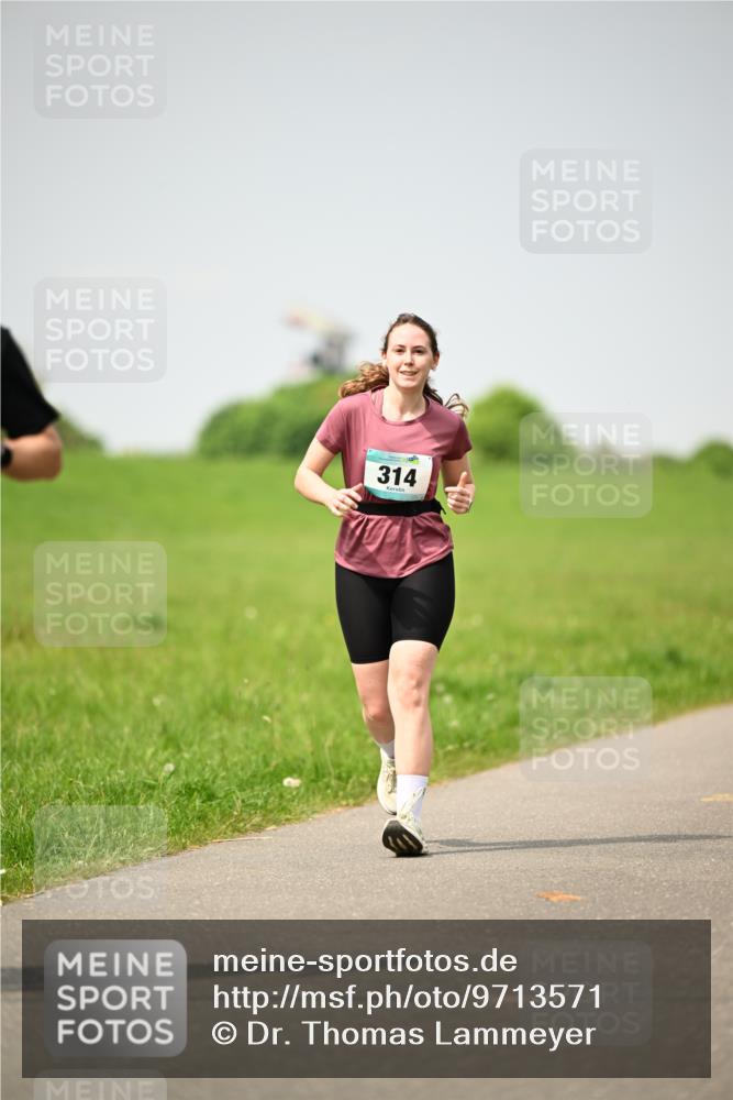 10.05.2026 - 8. Wedeler Halbmarathon Dr. Thomas Lammeyer http://msf.ph/oto/9713571 10.05.2026 12:14:39 Laufen 314 meine-sportfotos.de