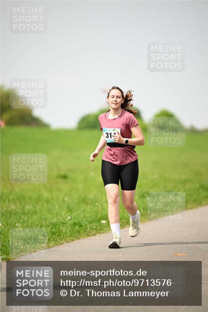 10.05.2026 - 8. Wedeler Halbmarathon Dr. Thomas Lammeyer http://msf.ph/oto/9713576 10.05.2026 12:14:39 Laufen  meine-sportfotos.de
