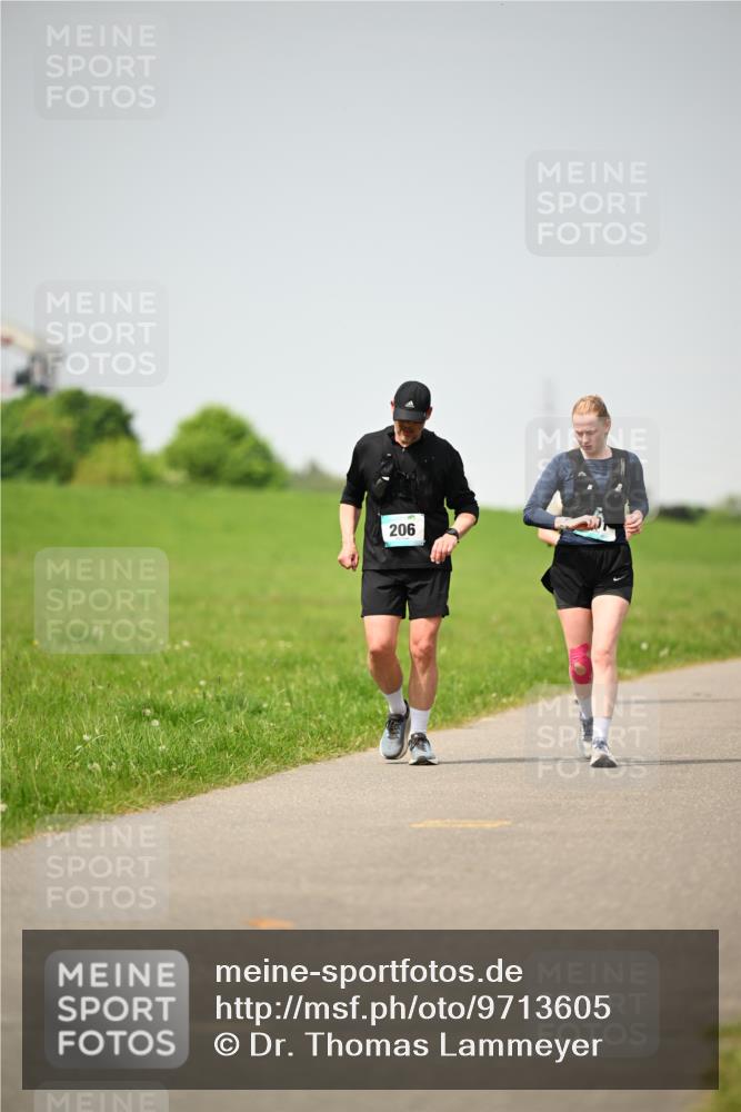 10.05.2026 - 8. Wedeler Halbmarathon Dr. Thomas Lammeyer http://msf.ph/oto/9713605 10.05.2026 12:15:32 Laufen 206 meine-sportfotos.de