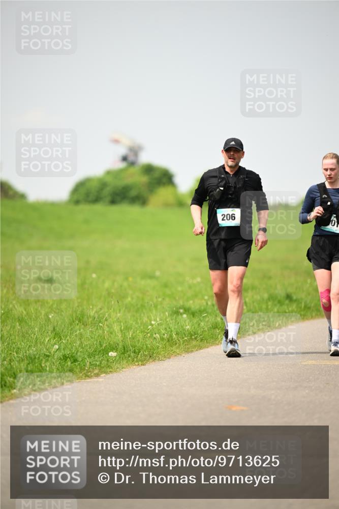 10.05.2026 - 8. Wedeler Halbmarathon Dr. Thomas Lammeyer http://msf.ph/oto/9713625 10.05.2026 12:15:35 Laufen 206 meine-sportfotos.de