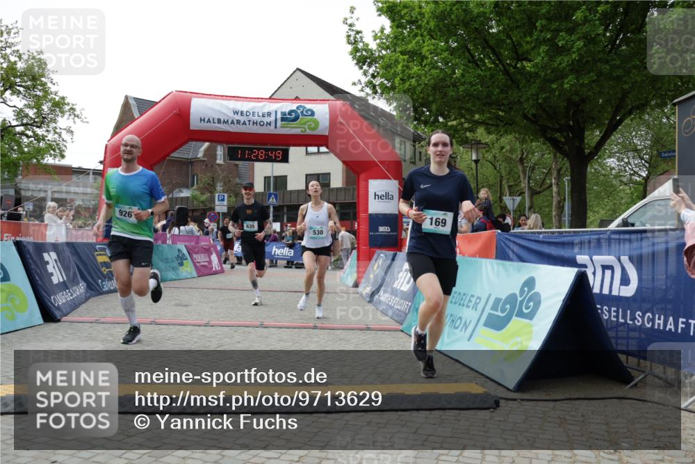 10.05.2026 - 8. Wedeler Halbmarathon Yannick Fuchs http://msf.ph/oto/9713629 10.05.2026 11:28:47 Ziel 28, 169, 530, 635, 926, 2115, 2183, 2229, 2232 meine-sportfotos.de