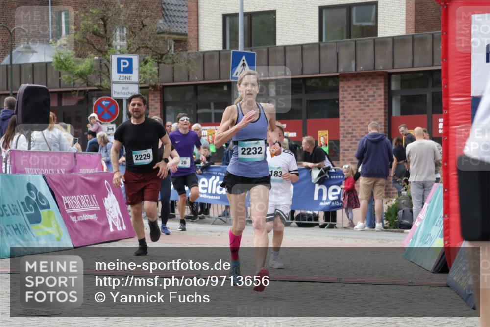 10.05.2026 - 8. Wedeler Halbmarathon Yannick Fuchs http://msf.ph/oto/9713656 10.05.2026 11:28:49 Ziel 28, 169, 530, 635, 926, 2183, 2209, 2229, 2232 meine-sportfotos.de