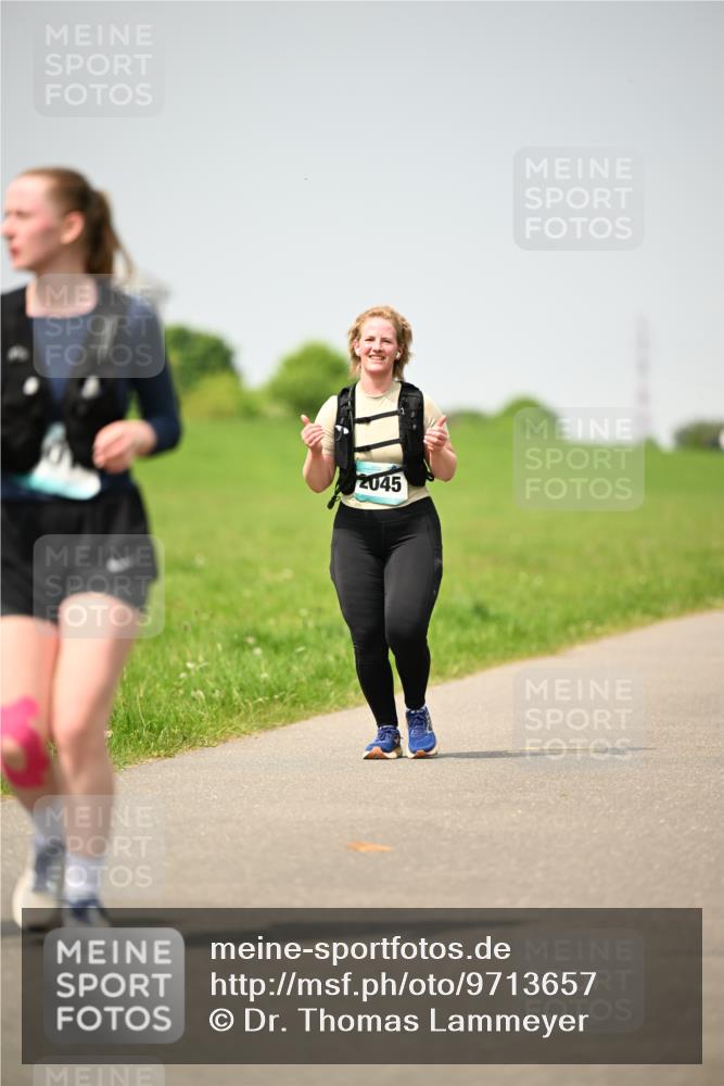 10.05.2026 - 8. Wedeler Halbmarathon Dr. Thomas Lammeyer http://msf.ph/oto/9713657 10.05.2026 12:15:40 Laufen 2045 meine-sportfotos.de
