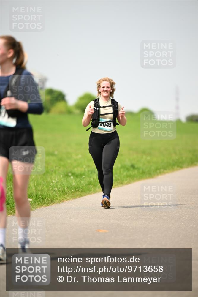 10.05.2026 - 8. Wedeler Halbmarathon Dr. Thomas Lammeyer http://msf.ph/oto/9713658 10.05.2026 12:15:40 Laufen 2045 meine-sportfotos.de