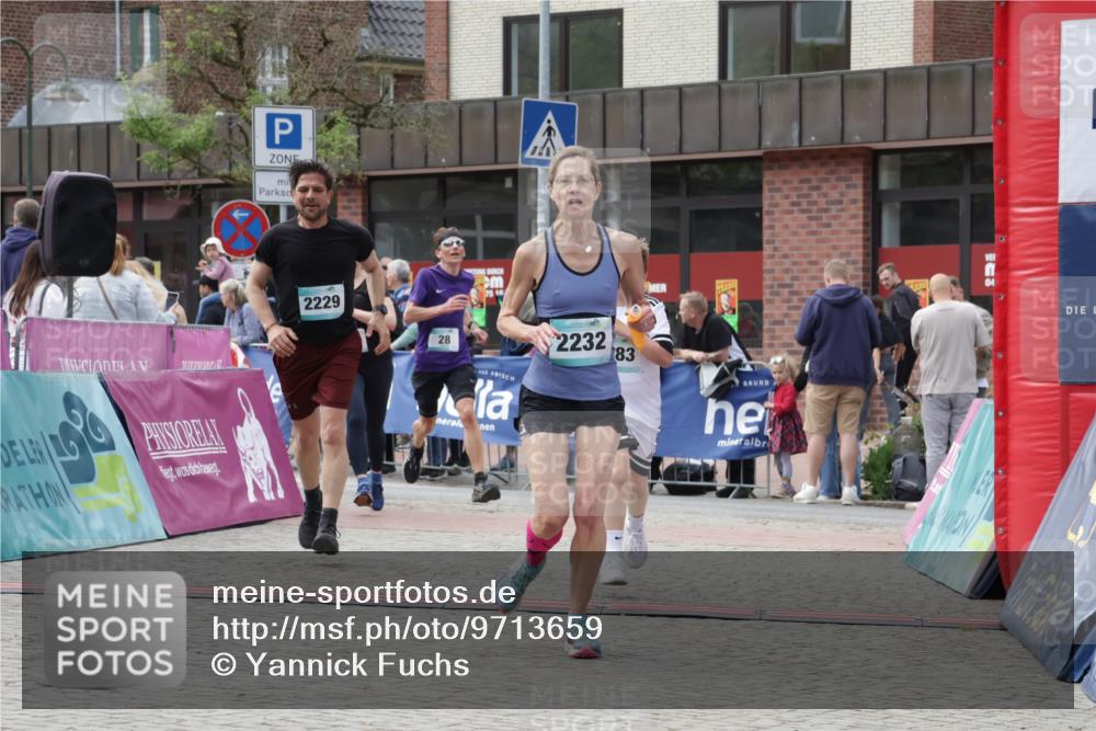 10.05.2026 - 8. Wedeler Halbmarathon Yannick Fuchs http://msf.ph/oto/9713659 10.05.2026 11:28:49 Ziel 28, 169, 530, 635, 926, 2183, 2209, 2229, 2232 meine-sportfotos.de