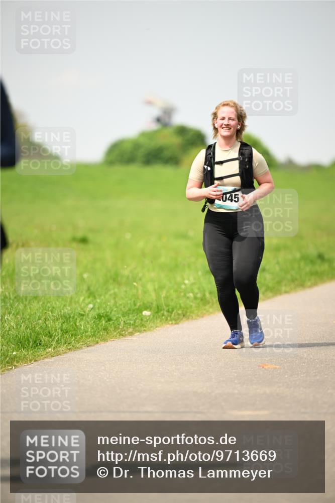 10.05.2026 - 8. Wedeler Halbmarathon Dr. Thomas Lammeyer http://msf.ph/oto/9713669 10.05.2026 12:15:41 Laufen 045 meine-sportfotos.de