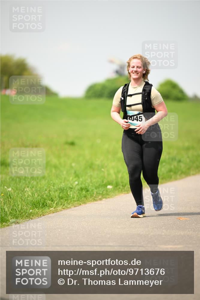 10.05.2026 - 8. Wedeler Halbmarathon Dr. Thomas Lammeyer http://msf.ph/oto/9713676 10.05.2026 12:15:42 Laufen 045 meine-sportfotos.de