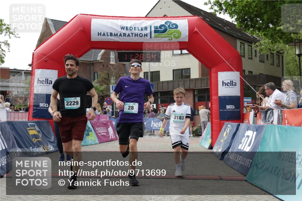 10.05.2026 - 8. Wedeler Halbmarathon Yannick Fuchs http://msf.ph/oto/9713699 10.05.2026 11:28:53 Ziel 28, 635, 963, 2183, 2209, 2229, 2232 meine-sportfotos.de