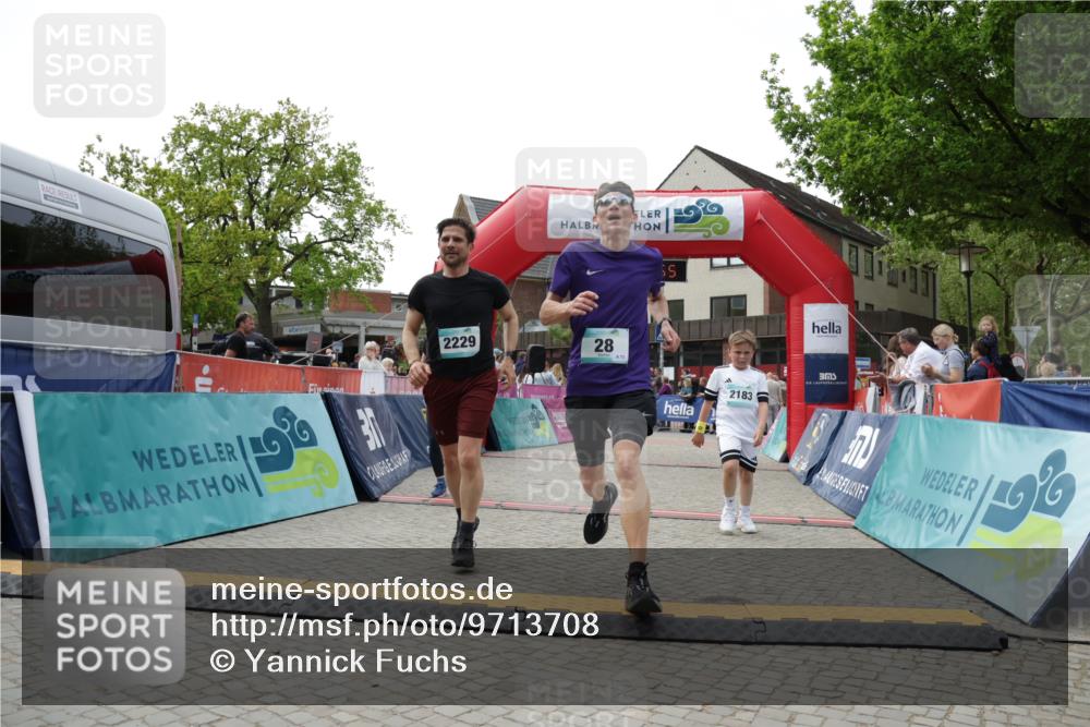 10.05.2026 - 8. Wedeler Halbmarathon Yannick Fuchs http://msf.ph/oto/9713708 10.05.2026 11:28:53 Ziel 28, 635, 963, 2183, 2209, 2229, 2232 meine-sportfotos.de