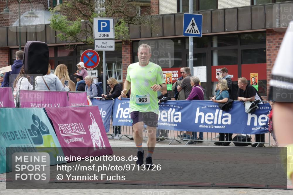 10.05.2026 - 8. Wedeler Halbmarathon Yannick Fuchs http://msf.ph/oto/9713726 10.05.2026 11:28:56 Ziel 28, 963, 2183, 2209, 2229 meine-sportfotos.de