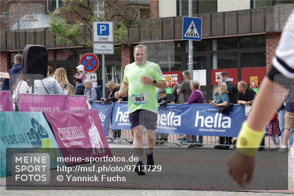10.05.2026 - 8. Wedeler Halbmarathon Yannick Fuchs http://msf.ph/oto/9713729 10.05.2026 11:28:56 Ziel 28, 963, 2183, 2209, 2229 meine-sportfotos.de