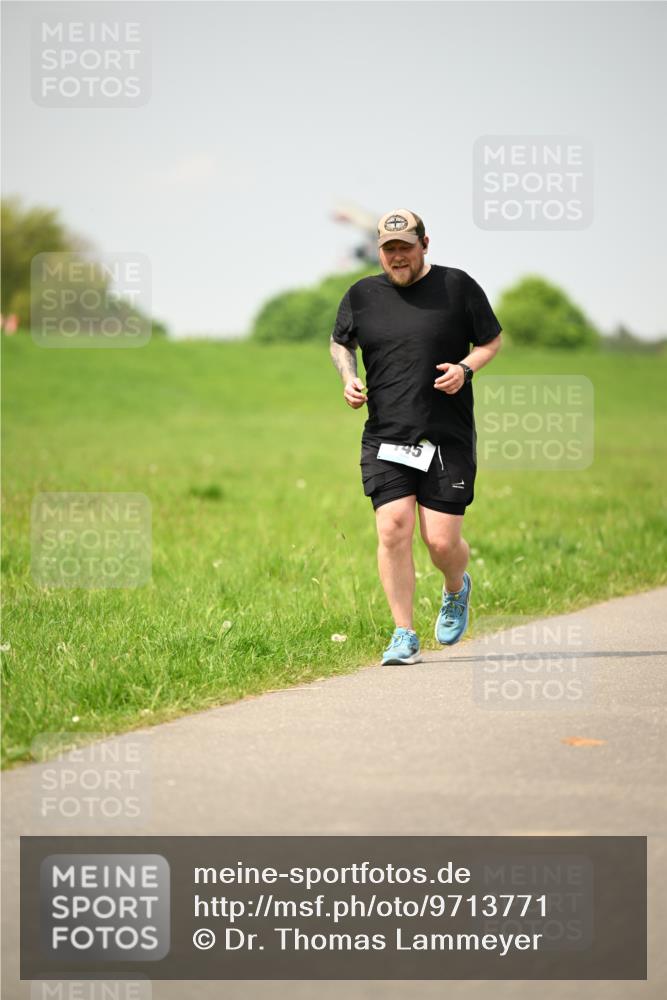 10.05.2026 - 8. Wedeler Halbmarathon Dr. Thomas Lammeyer http://msf.ph/oto/9713771 10.05.2026 12:16:05 Laufen  meine-sportfotos.de