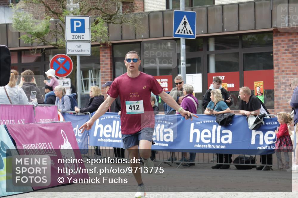 10.05.2026 - 8. Wedeler Halbmarathon Yannick Fuchs http://msf.ph/oto/9713775 10.05.2026 11:29:08 Ziel 412, 677 meine-sportfotos.de