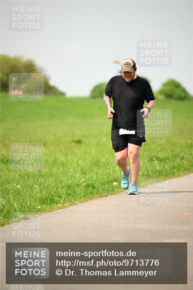 10.05.2026 - 8. Wedeler Halbmarathon Dr. Thomas Lammeyer http://msf.ph/oto/9713776 10.05.2026 12:16:05 Laufen  meine-sportfotos.de