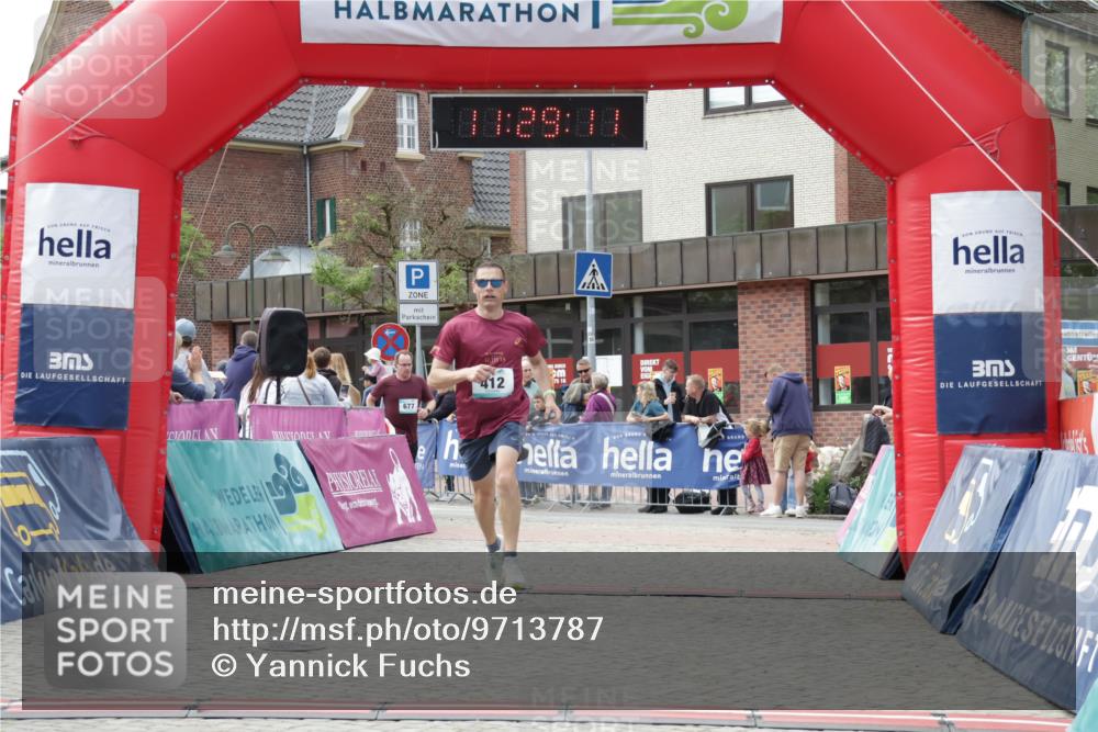 10.05.2026 - 8. Wedeler Halbmarathon Yannick Fuchs http://msf.ph/oto/9713787 10.05.2026 11:29:09 Ziel 412, 677 meine-sportfotos.de