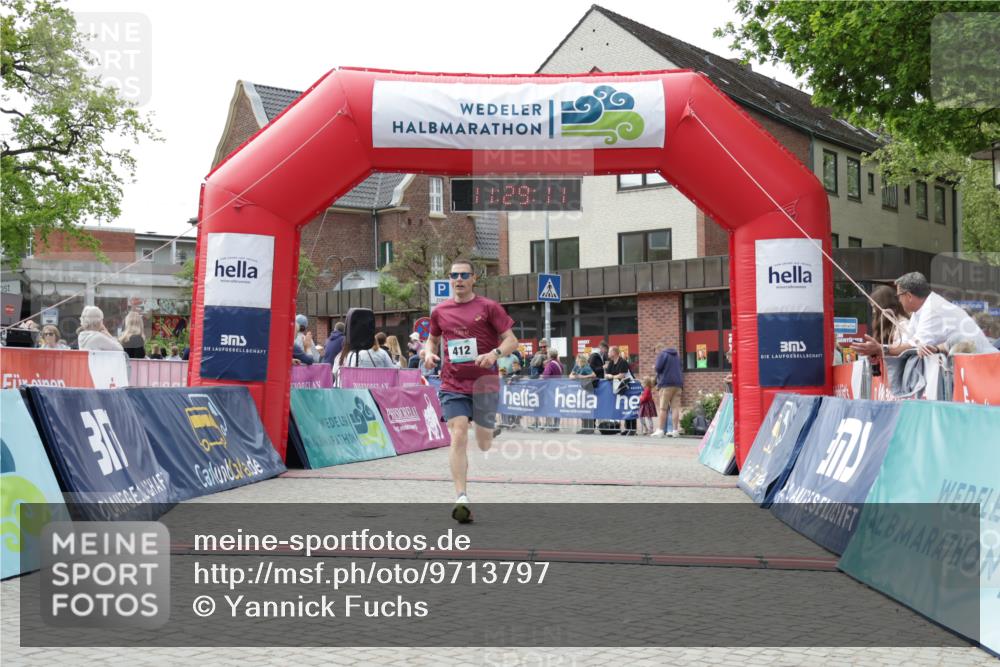 10.05.2026 - 8. Wedeler Halbmarathon Yannick Fuchs http://msf.ph/oto/9713797 10.05.2026 11:29:09 Ziel 412, 677 meine-sportfotos.de