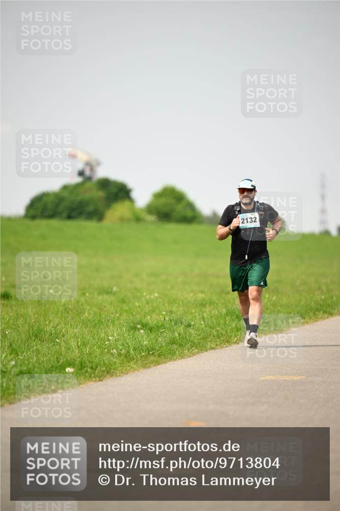 10.05.2026 - 8. Wedeler Halbmarathon Dr. Thomas Lammeyer http://msf.ph/oto/9713804 10.05.2026 12:16:20 Laufen 2132 meine-sportfotos.de