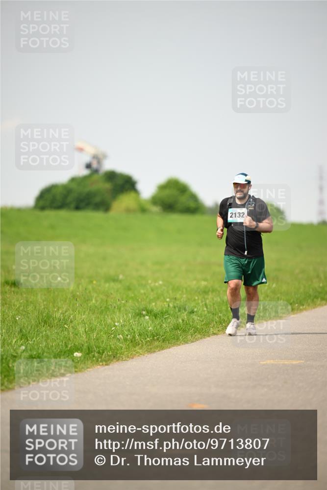 10.05.2026 - 8. Wedeler Halbmarathon Dr. Thomas Lammeyer http://msf.ph/oto/9713807 10.05.2026 12:16:21 Laufen 2132 meine-sportfotos.de