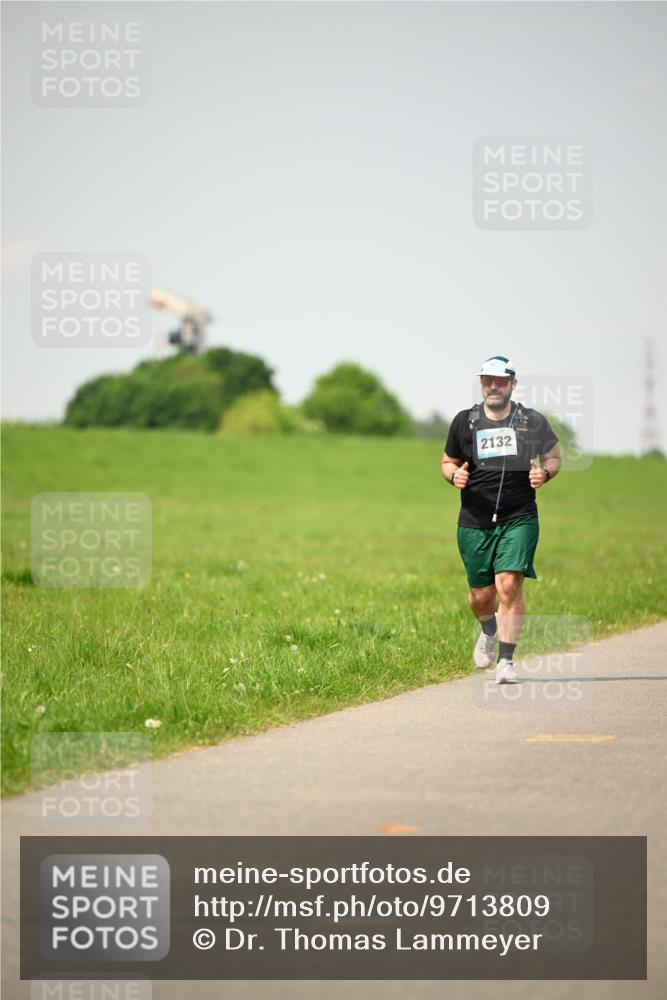 10.05.2026 - 8. Wedeler Halbmarathon Dr. Thomas Lammeyer http://msf.ph/oto/9713809 10.05.2026 12:16:21 Laufen 2132 meine-sportfotos.de