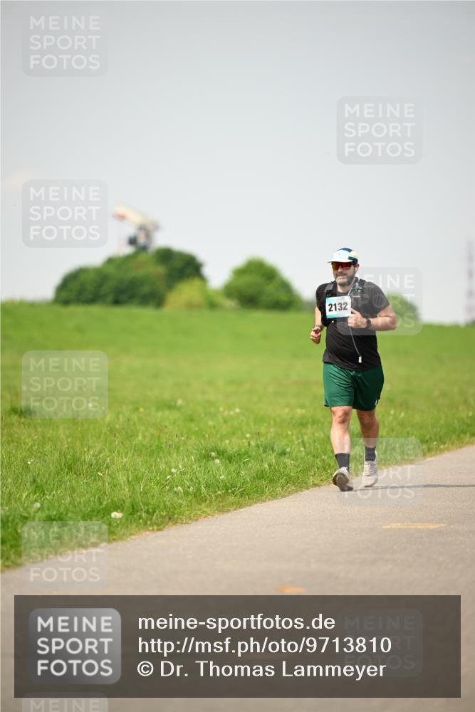 10.05.2026 - 8. Wedeler Halbmarathon Dr. Thomas Lammeyer http://msf.ph/oto/9713810 10.05.2026 12:16:21 Laufen 2132 meine-sportfotos.de