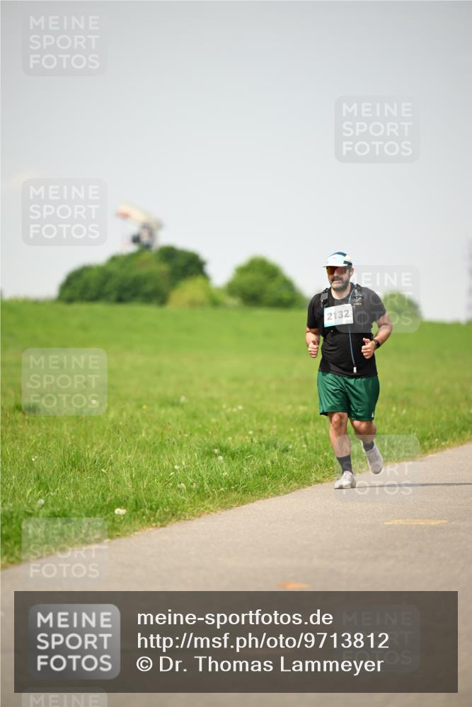 10.05.2026 - 8. Wedeler Halbmarathon Dr. Thomas Lammeyer http://msf.ph/oto/9713812 10.05.2026 12:16:21 Laufen 2132 meine-sportfotos.de