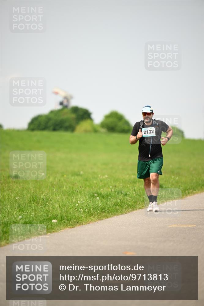 10.05.2026 - 8. Wedeler Halbmarathon Dr. Thomas Lammeyer http://msf.ph/oto/9713813 10.05.2026 12:16:21 Laufen 2132 meine-sportfotos.de