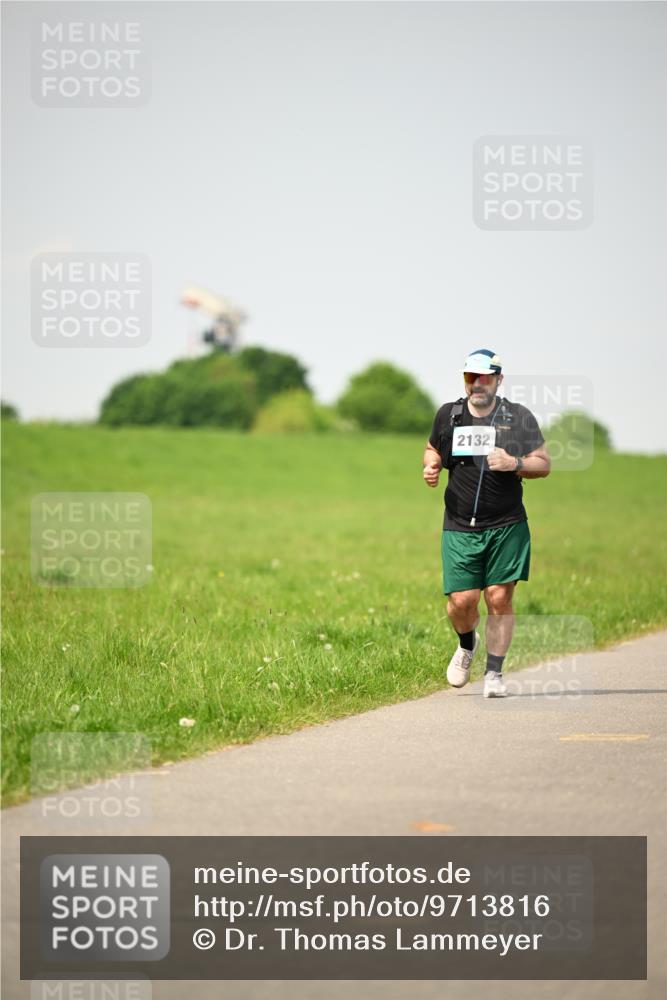 10.05.2026 - 8. Wedeler Halbmarathon Dr. Thomas Lammeyer http://msf.ph/oto/9713816 10.05.2026 12:16:21 Laufen 2132 meine-sportfotos.de