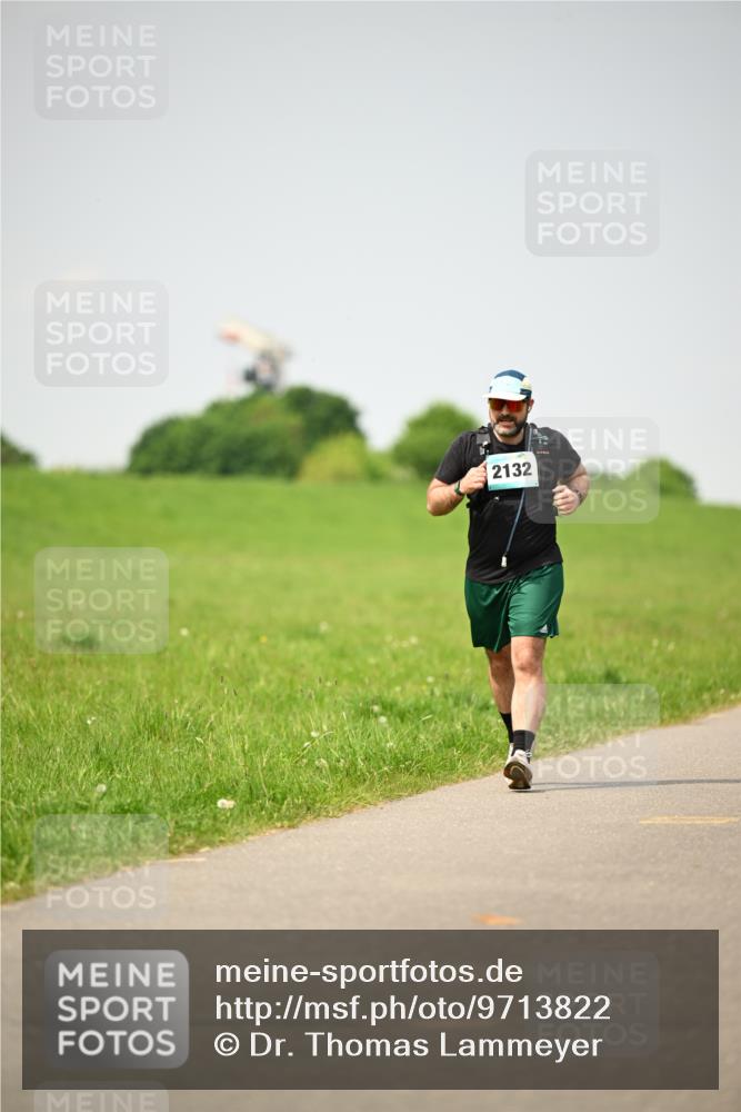 10.05.2026 - 8. Wedeler Halbmarathon Dr. Thomas Lammeyer http://msf.ph/oto/9713822 10.05.2026 12:16:22 Laufen 2132 meine-sportfotos.de