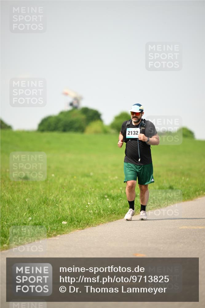 10.05.2026 - 8. Wedeler Halbmarathon Dr. Thomas Lammeyer http://msf.ph/oto/9713825 10.05.2026 12:16:22 Laufen 2132 meine-sportfotos.de