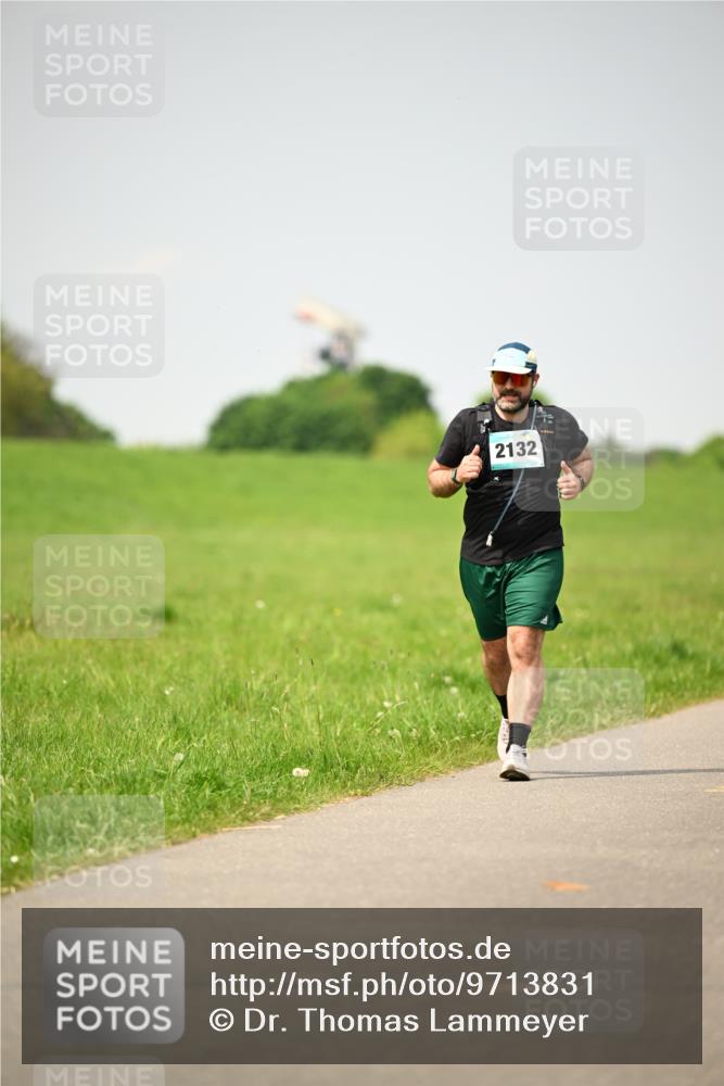 10.05.2026 - 8. Wedeler Halbmarathon Dr. Thomas Lammeyer http://msf.ph/oto/9713831 10.05.2026 12:16:23 Laufen 2132 meine-sportfotos.de