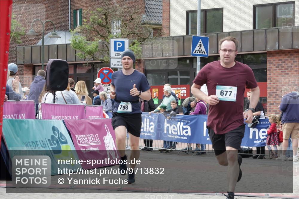 10.05.2026 - 8. Wedeler Halbmarathon Yannick Fuchs http://msf.ph/oto/9713832 10.05.2026 11:29:12 Ziel 412, 677 meine-sportfotos.de