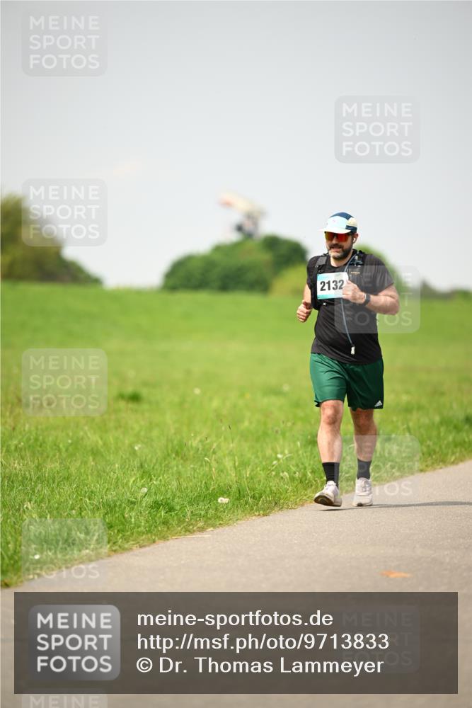 10.05.2026 - 8. Wedeler Halbmarathon Dr. Thomas Lammeyer http://msf.ph/oto/9713833 10.05.2026 12:16:23 Laufen 2132 meine-sportfotos.de