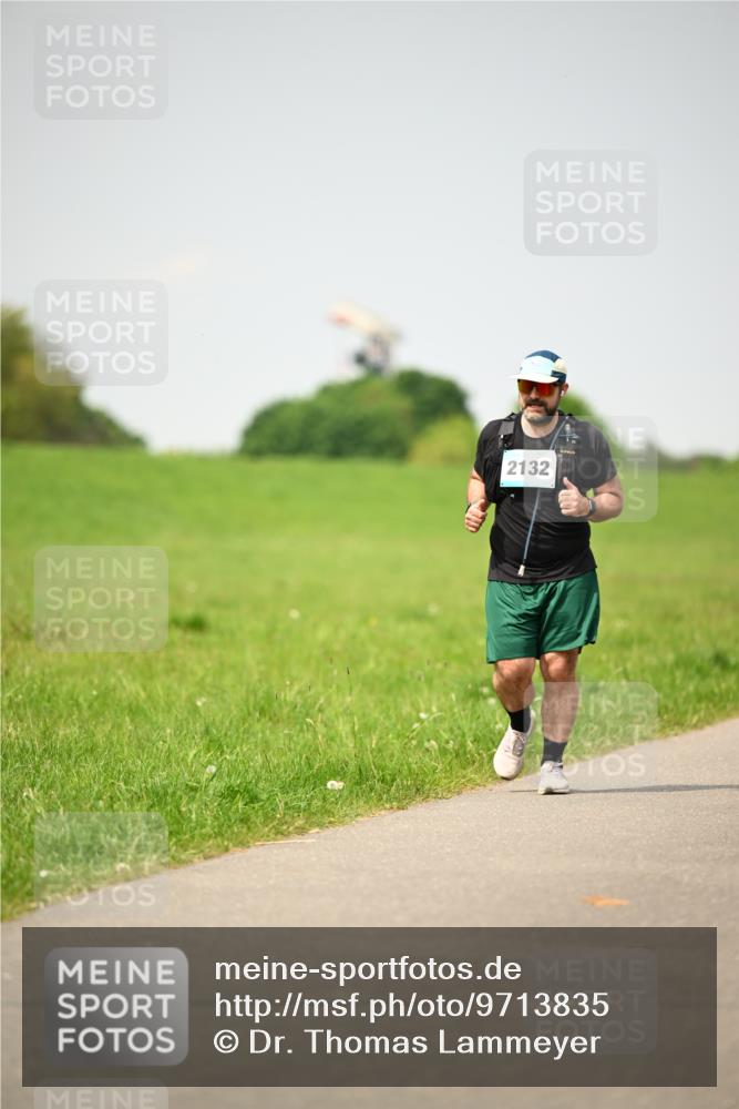 10.05.2026 - 8. Wedeler Halbmarathon Dr. Thomas Lammeyer http://msf.ph/oto/9713835 10.05.2026 12:16:23 Laufen 2132 meine-sportfotos.de