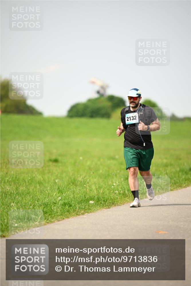 10.05.2026 - 8. Wedeler Halbmarathon Dr. Thomas Lammeyer http://msf.ph/oto/9713836 10.05.2026 12:16:23 Laufen 2132 meine-sportfotos.de
