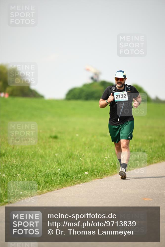 10.05.2026 - 8. Wedeler Halbmarathon Dr. Thomas Lammeyer http://msf.ph/oto/9713839 10.05.2026 12:16:23 Laufen 2132 meine-sportfotos.de